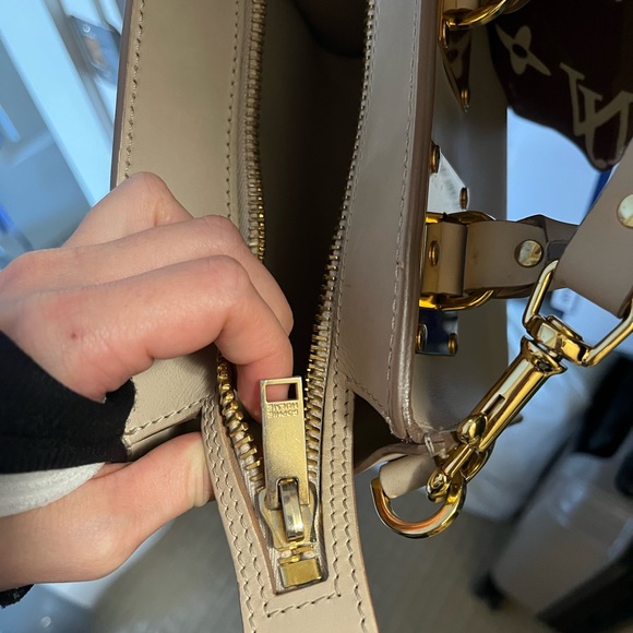 Sophie hulme - Picture 7 of 8